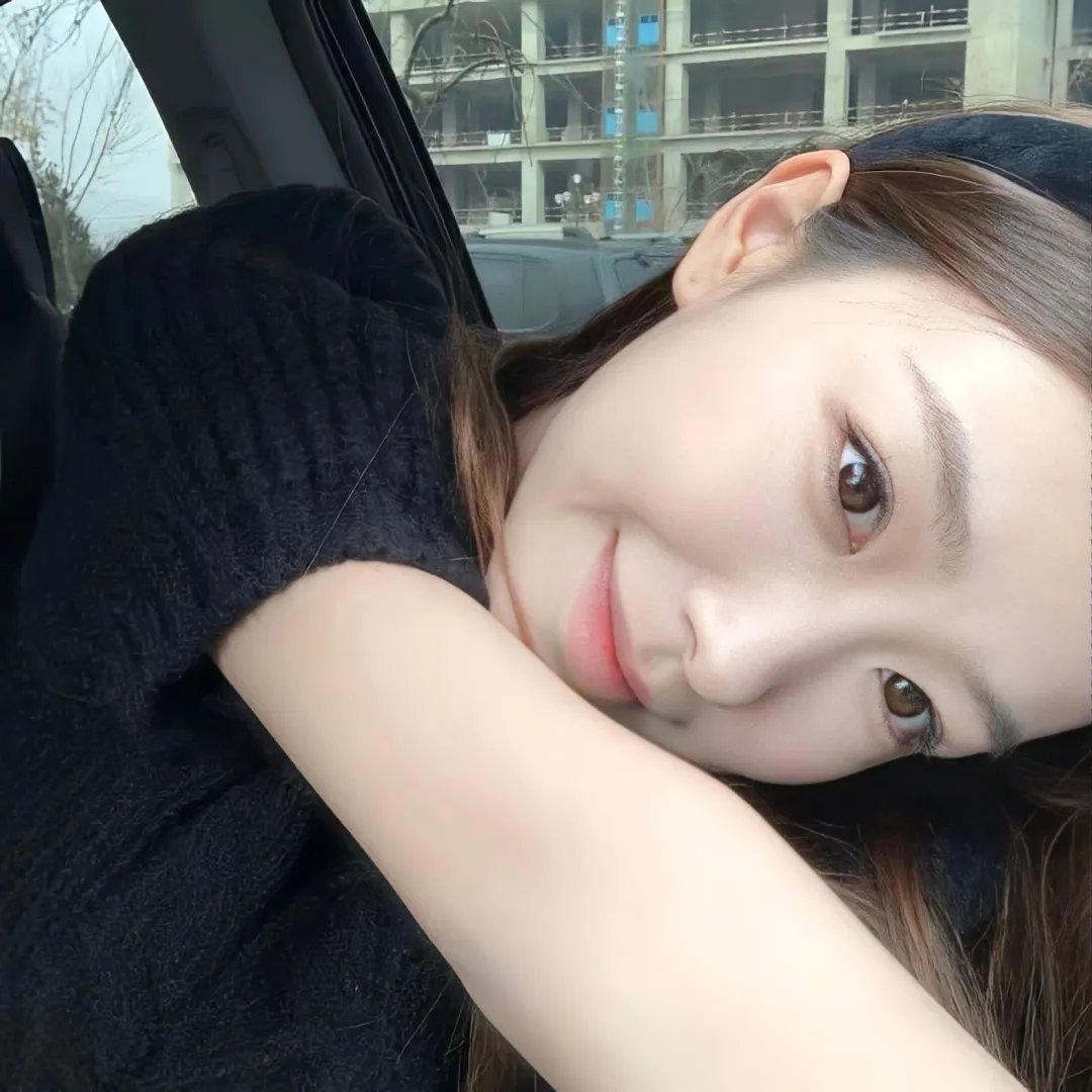 蒙娜丽莎与血月亮